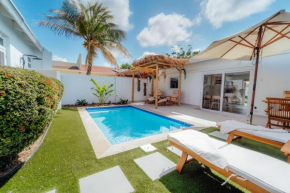 Bohemian palapa suite, private pool , 5 minute walk of the beach